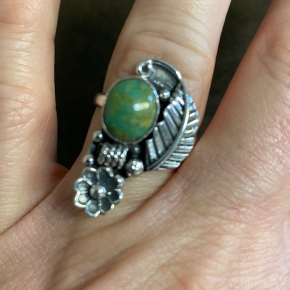 Turquoise Sterling Silver Southwest Design size 8 Ring - Picture 3 of 7